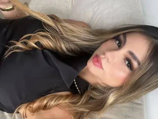 DoveKameeron Piercings webcam from Chile