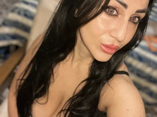 Saraqueen87 Curvy webcam from Italy