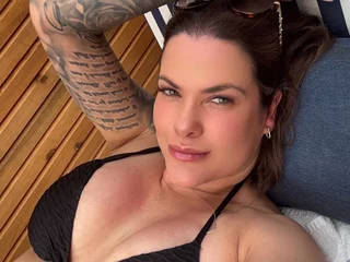 TheNaughtyMilfNextDoor webcam livesex profile in pussy cams